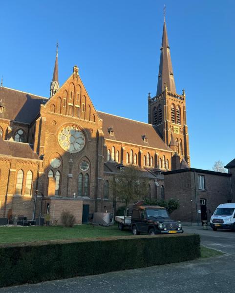 Heater bij kerk